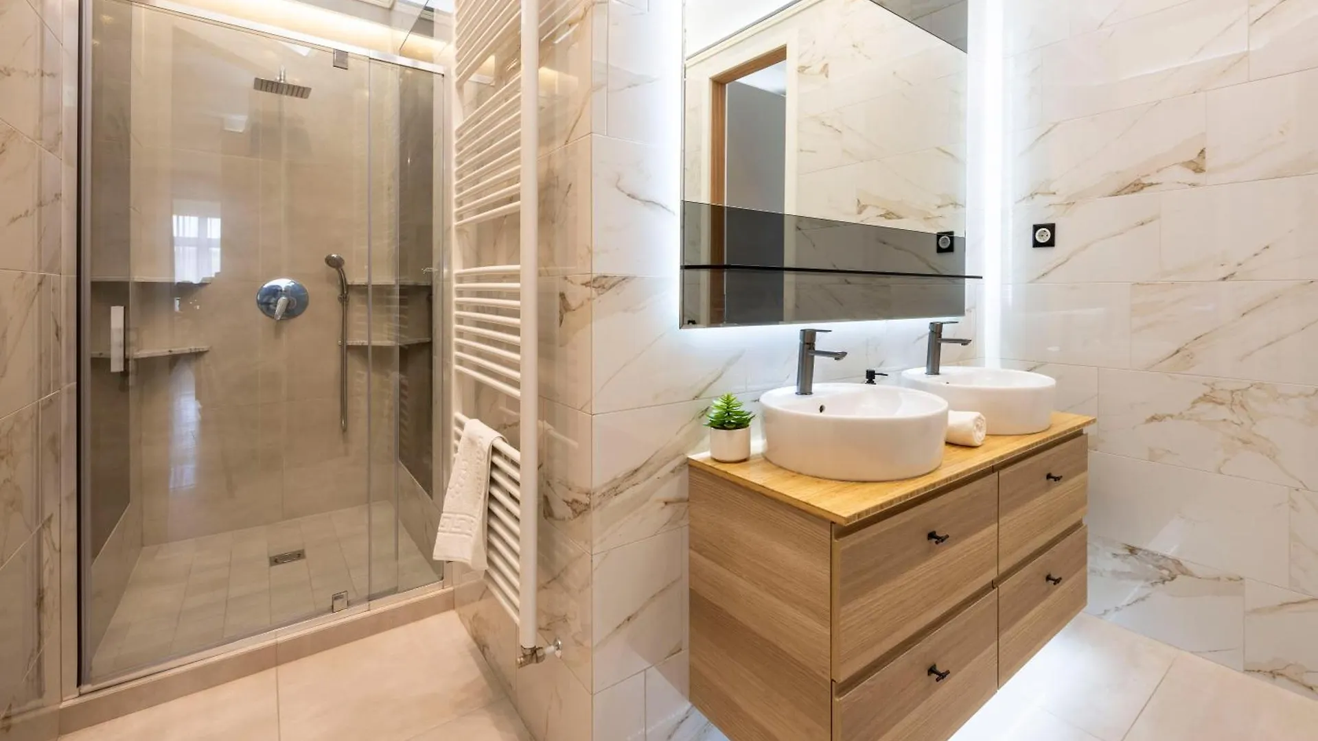 High-End Luxurious Royal Residence In The Heart Of Budapesta