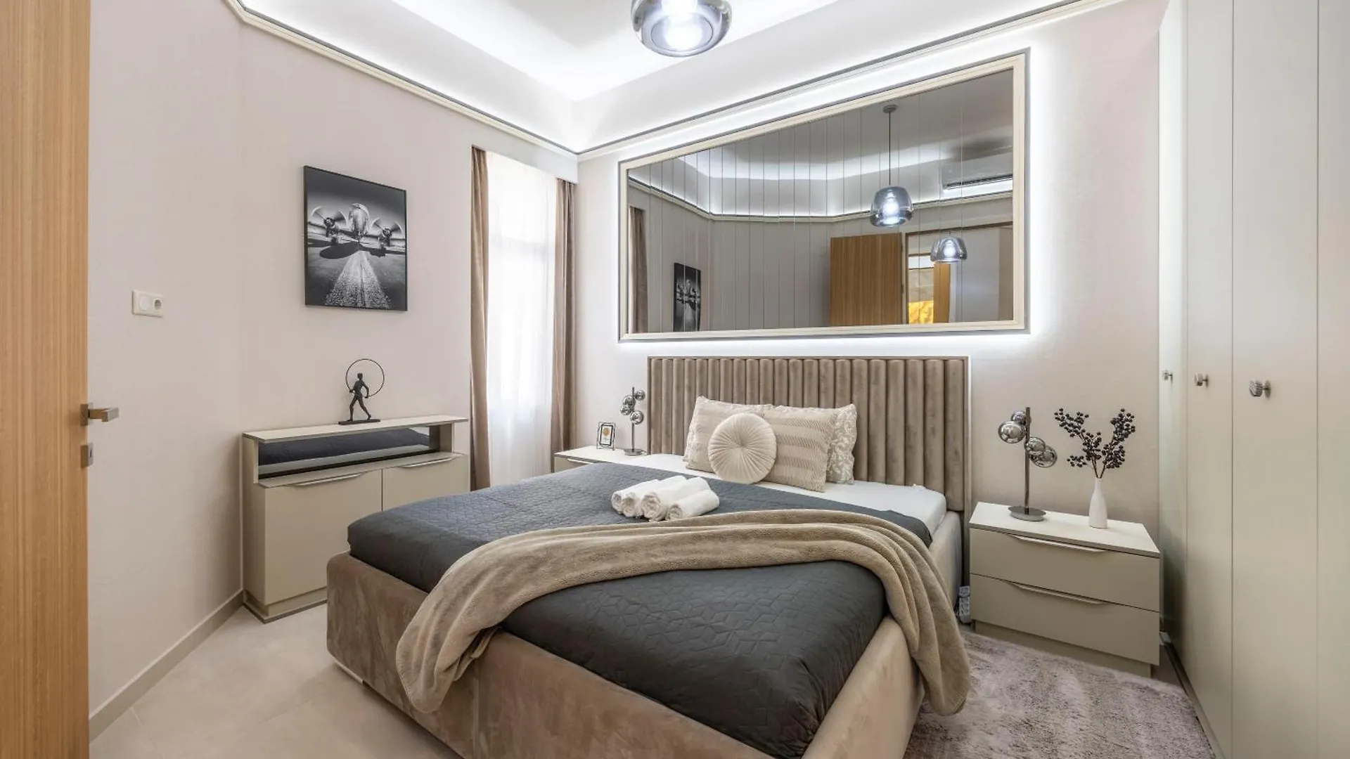 High-End Luxurious Royal Residence In The Heart Of Budapesta Apartament